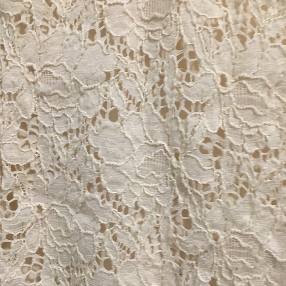 Lace creme peplum top - Picture 4 of 4